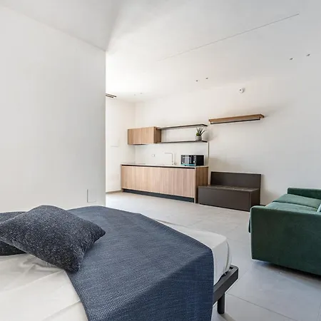 Aura - Stagnone Daire